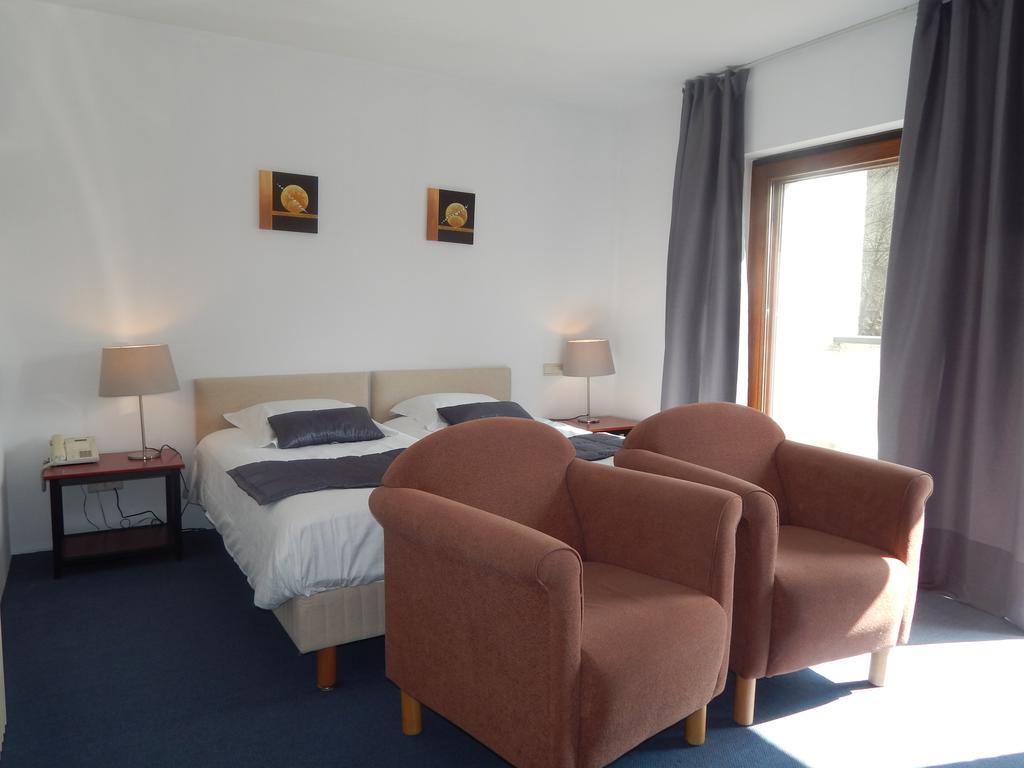 Hotel Le Martin Pecheur Fauvillers Oda fotoğraf